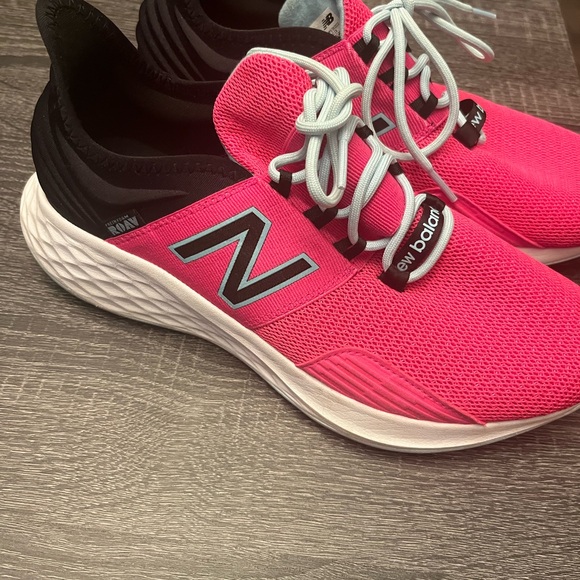 New Balance Shoes - New balance roav shoes. Size 10 like new.